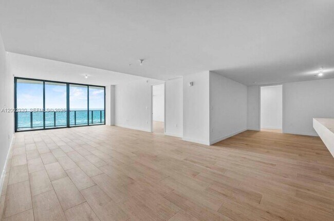 Building Photo - 900 N Ocean Blvd