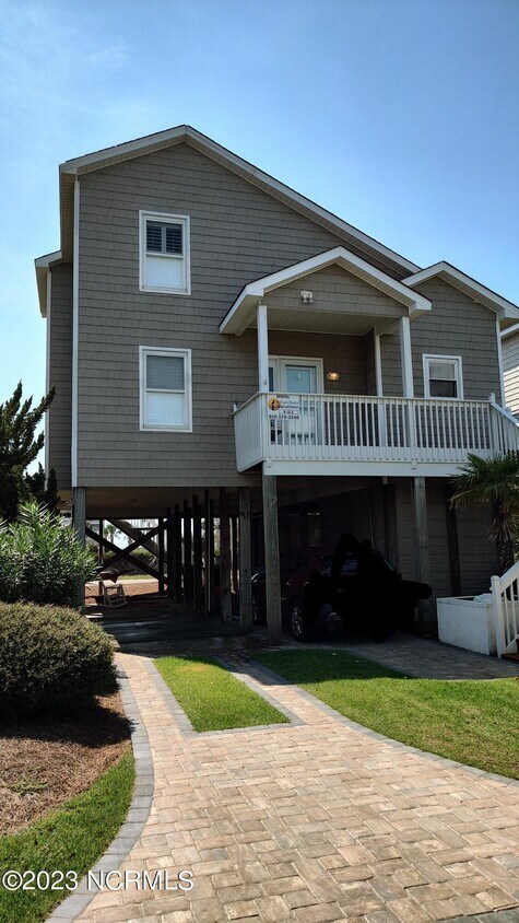 Primary Photo - 4 Oleander Ln