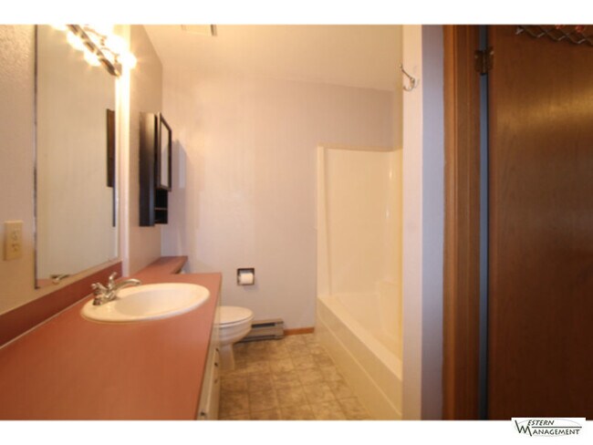 Building Photo - Cute Condo!