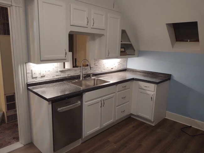 KITCHEN - 99 Madison St