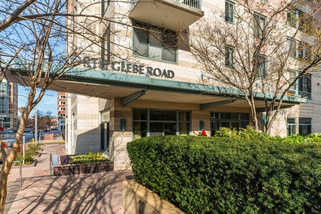 Photo - 851 N Glebe Rd Apartment