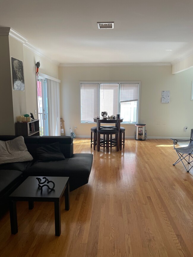 Living Room - 248 Undercliff Ave