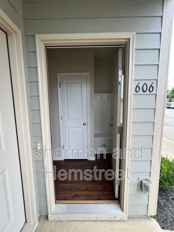 Foto del edificio - 606 Joiner Cir