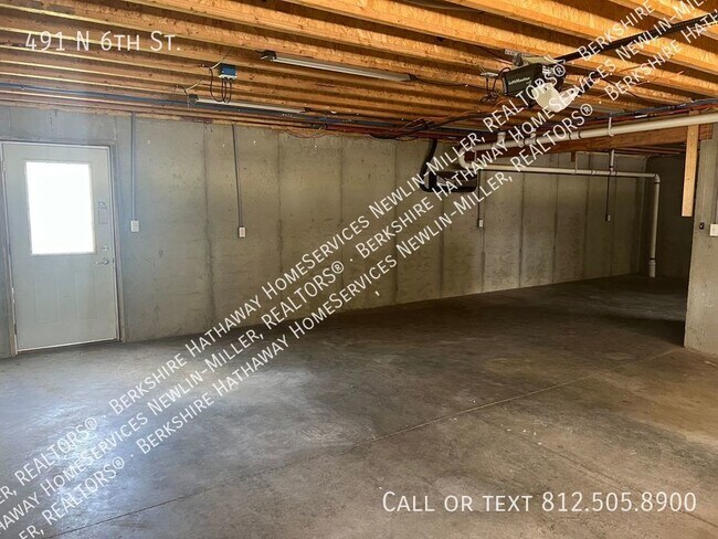 Building Photo - 2 Bed 1 Bath located in Clinton