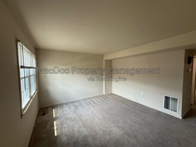 Foto del edificio - 14611 Earlham Ct