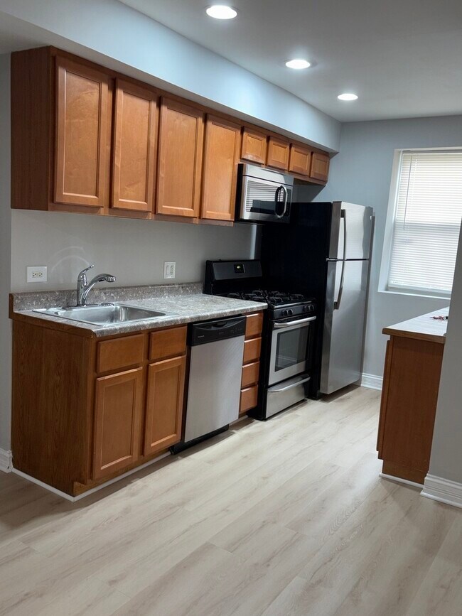 Foto del edificio - 6444 N Hamilton Ave