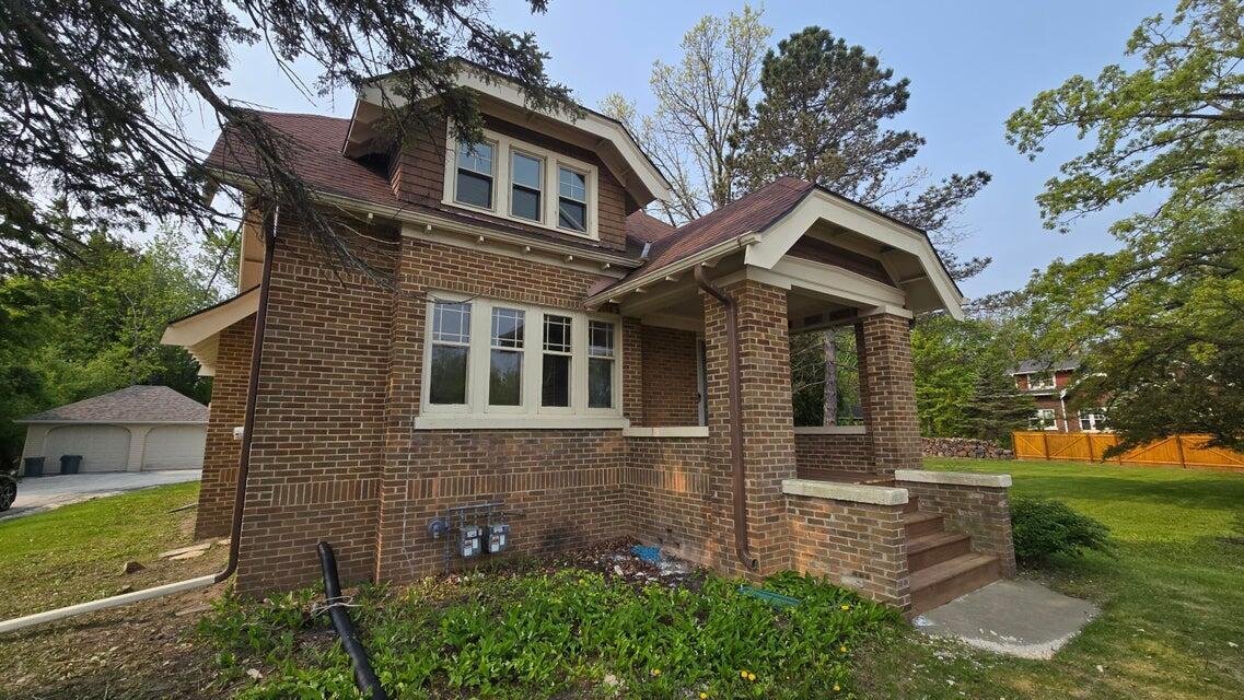 Primary Photo - 1401 W Brown Deer Rd