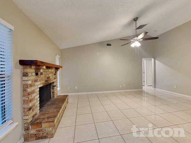 Foto del edificio - 1435 Spring Ridge Cir
