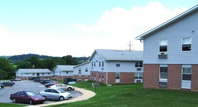 Building Photo - 2131-2141 Oak Hollow Dr