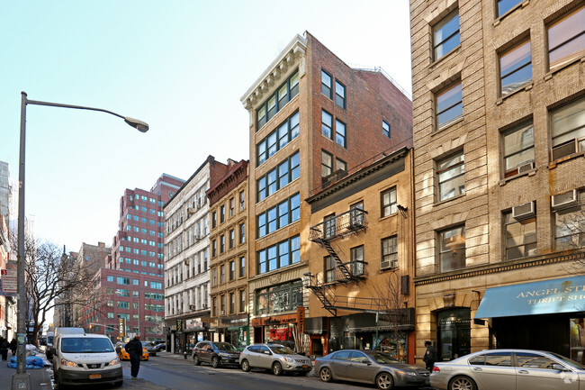 Building Photo - 110 W 17th St