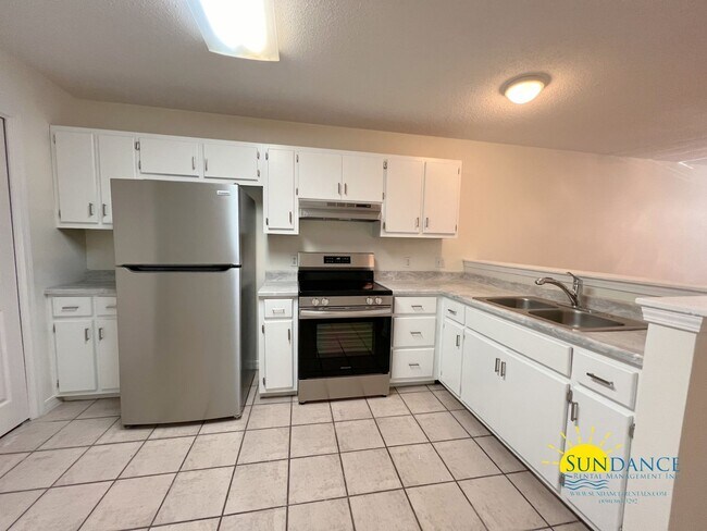 Foto del edificio - Great 2 Bedroom Home in a Gated Community ...