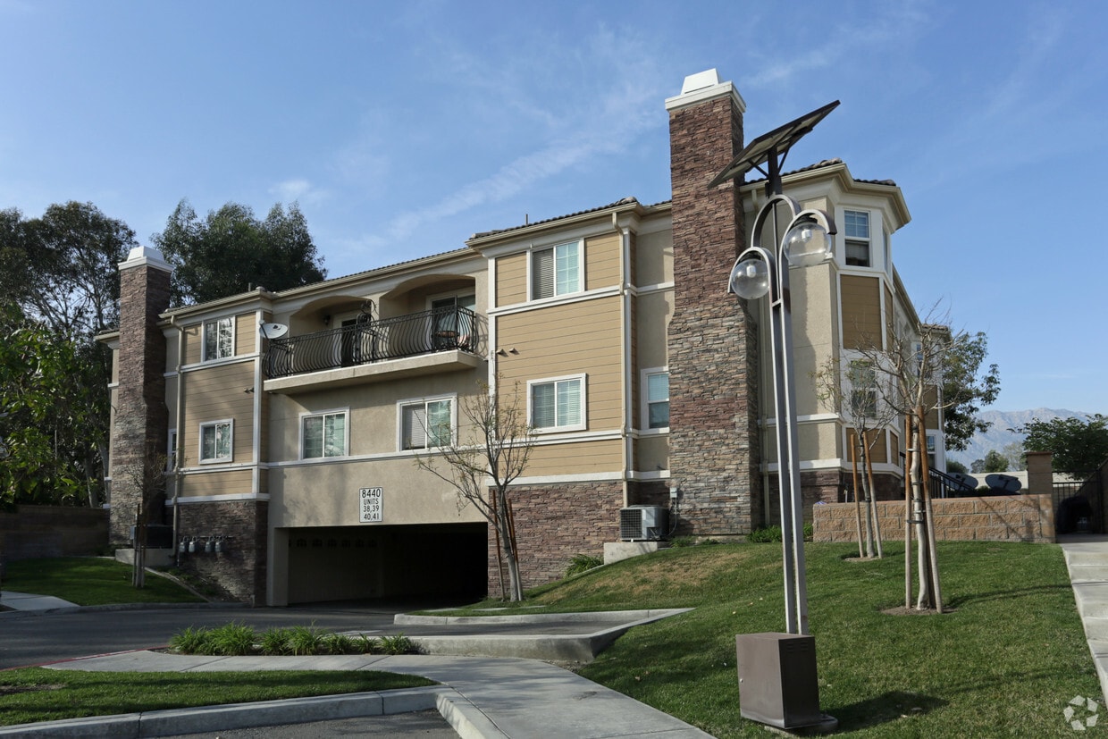 Sycamore Villas Luxury Townhomes Apartments in Rancho Cucamonga, CA