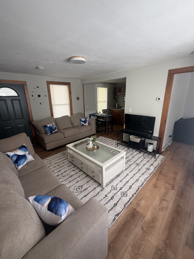 Building Photo - 160 Main St