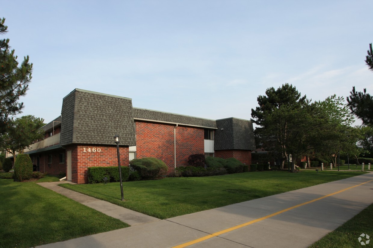 Building Photo - Glenwest Apartments