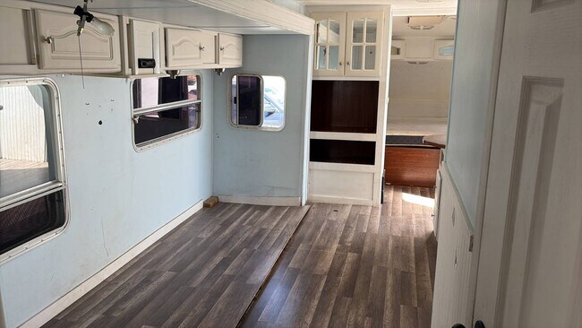 Foto del edificio - 622 N Beach St