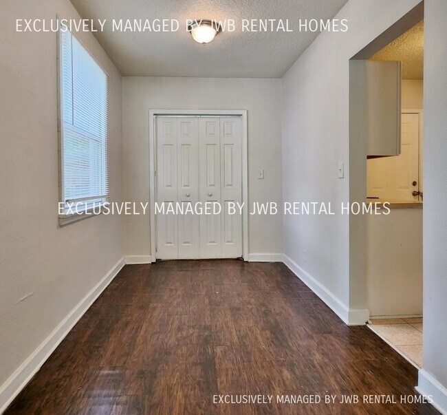 Foto del edificio - 1033 Westbrook Cir W