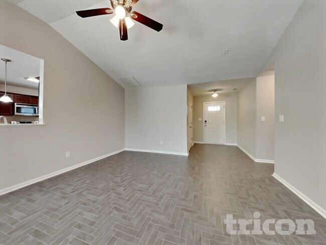 Building Photo - 295 New Castle Ln