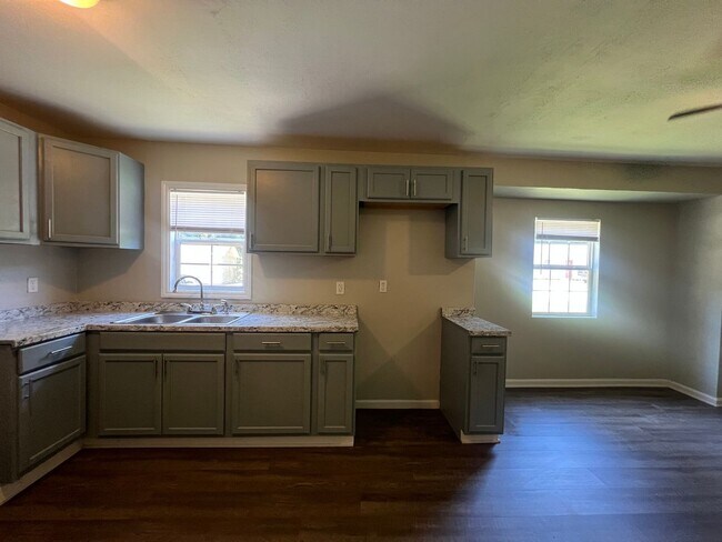 Foto del edificio - 1414 Moonlite Ave