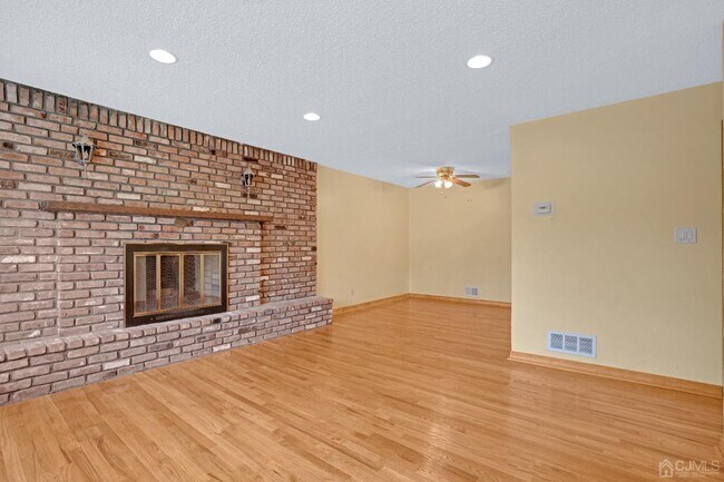 Building Photo - 41 Terry Ave