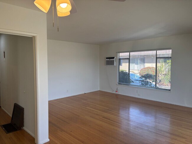 Foto del edificio - 215 S Baldwin Ave