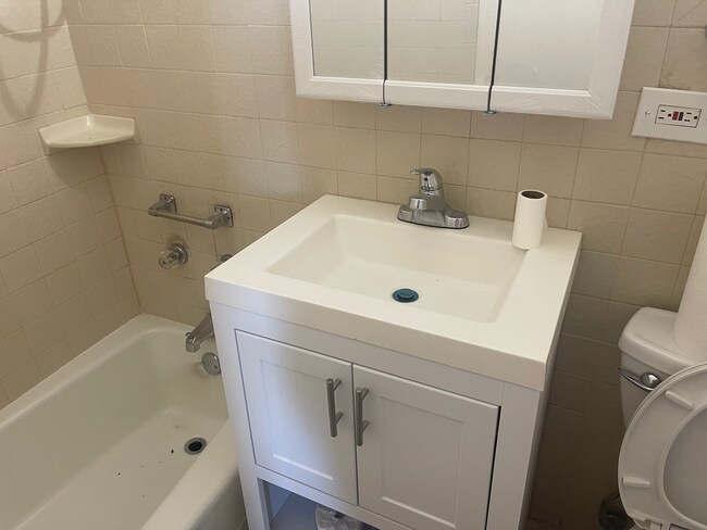 Bathroom - 7337 S South Shore Dr