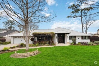 Building Photo - 4031 Fernwood Dr