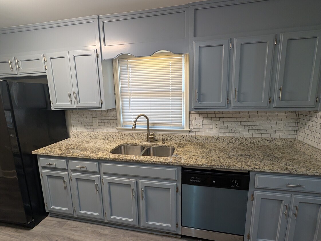 Foto principal - 238 Pine Ridge Rd