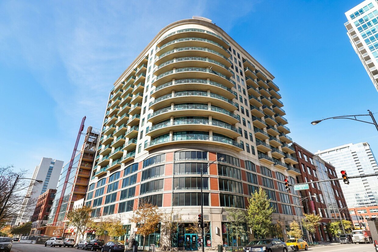 Foto principal - 340 W Superior St