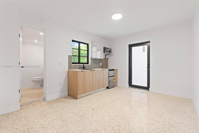 Foto del edificio - 2442 SW 3rd St