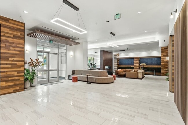 Building Photo - Adera