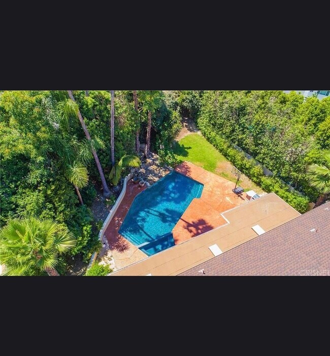 Building Photo - 16545 Park Lane Cir