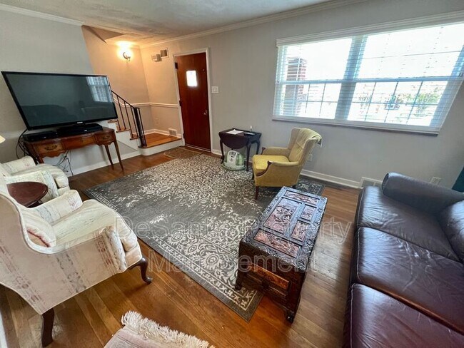 Foto del edificio - 1626 Ridge Ave