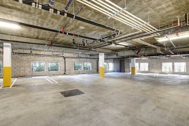 Foto del edificio - 2218 Montrose Ave