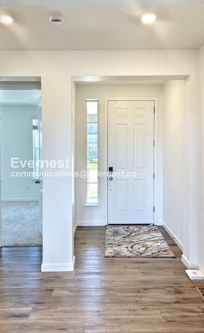 Building Photo - Spacious Home with Stainless Steel Appliances and Fenced Yard