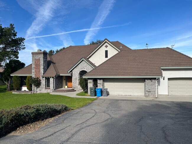 Foto del edificio - Private Mt. Hamilton Estate-Style Home on ¾ Acre with Expansive Grounds!