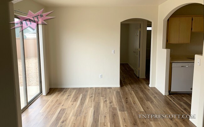 Building Photo - 1564