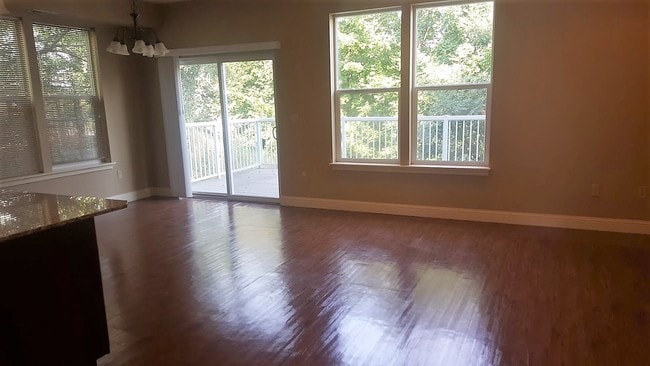 Foto del edificio - 560 SW State St