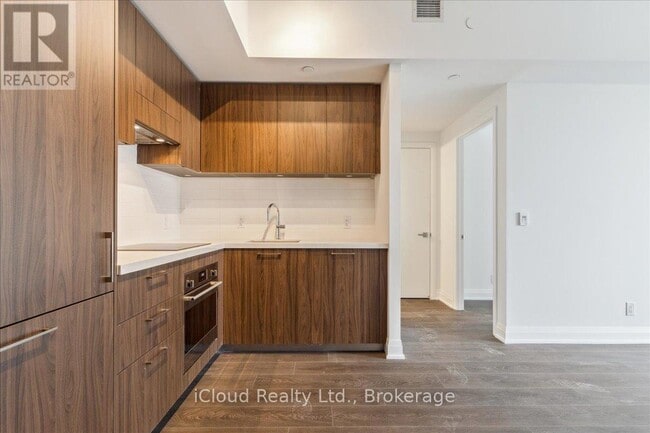 Photo du bâtiment - 33 Frederick Todd Wy