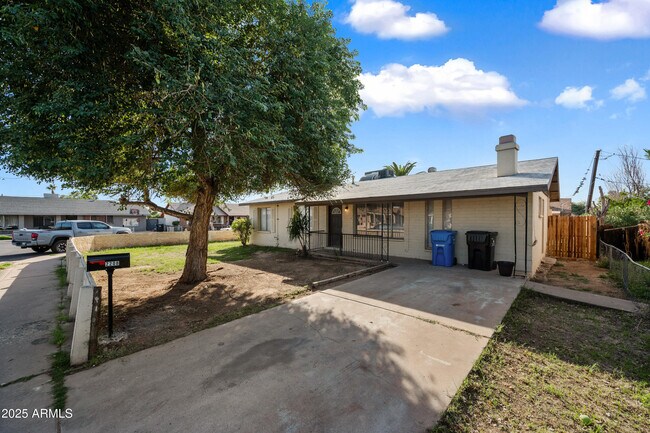 Foto del edificio - 2208 N 47th Ln