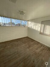 Building Photo - 812 Ortiz Dr SE