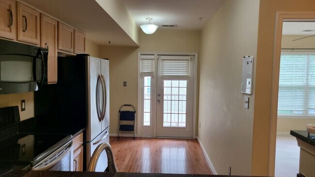 Foto del edificio - Spacious & Sunny 2Bed/2Bath End Unit in The Village at Town Center