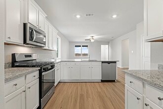 Building Photo - 8903 New Jade Dr