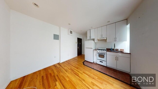 Foto del edificio - 214 First Avenue