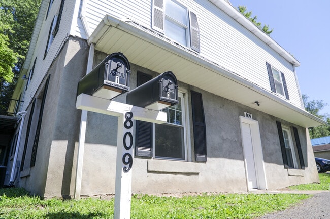 Building Photo - 809 Diamond Ct