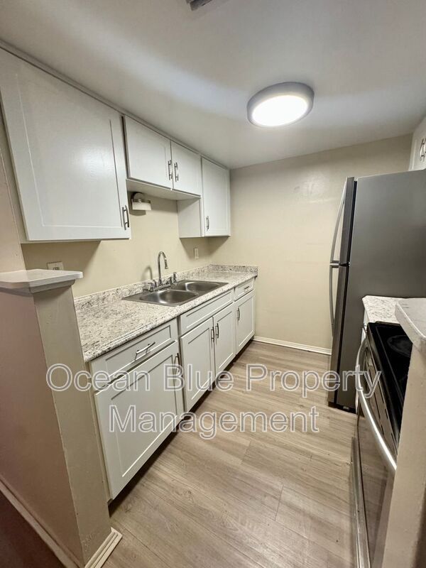 Building Photo - 311 S Arcturas Ave