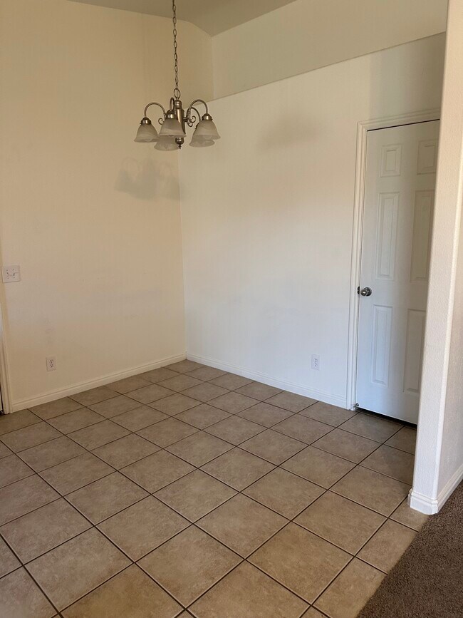 Dining room - 361 S 6150 W