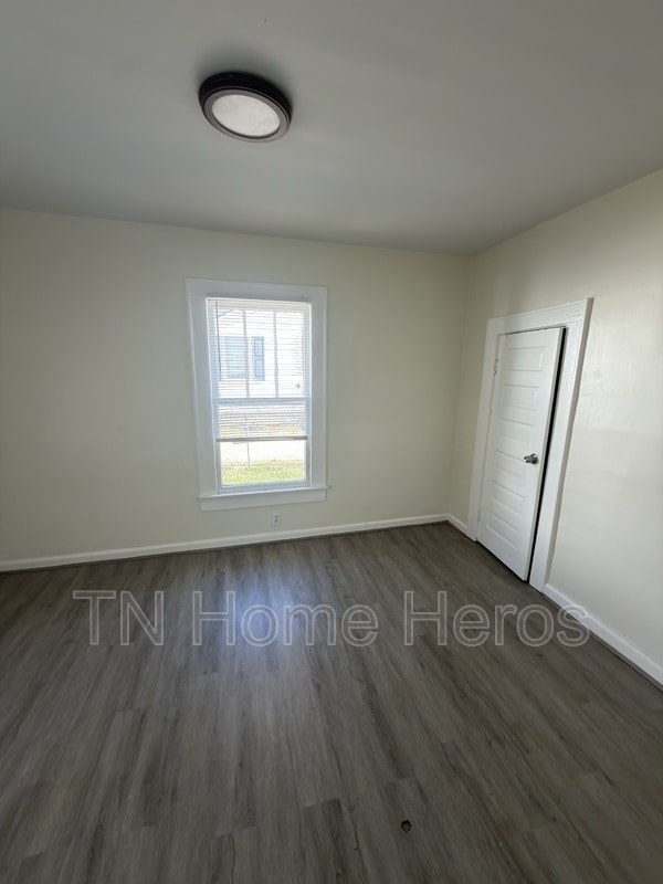 Building Photo - 2427 Seymour Ave