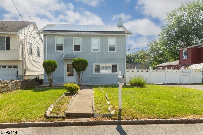 Primary Photo - 12 Dacotah Ave