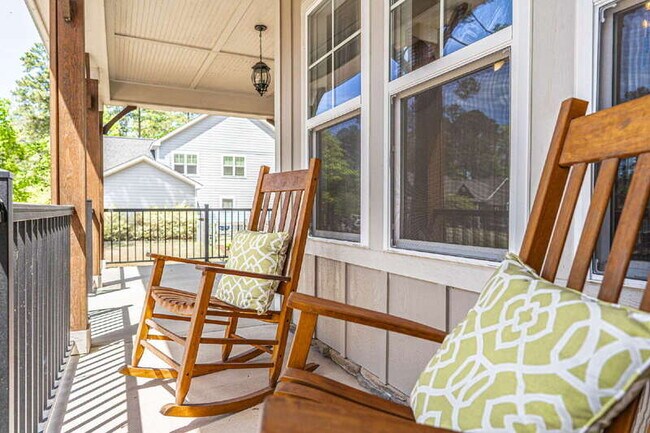 Foto del edificio - 156 Lakeview Dr