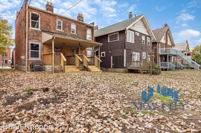 Foto del edificio - 382-384 Chittenden Ave